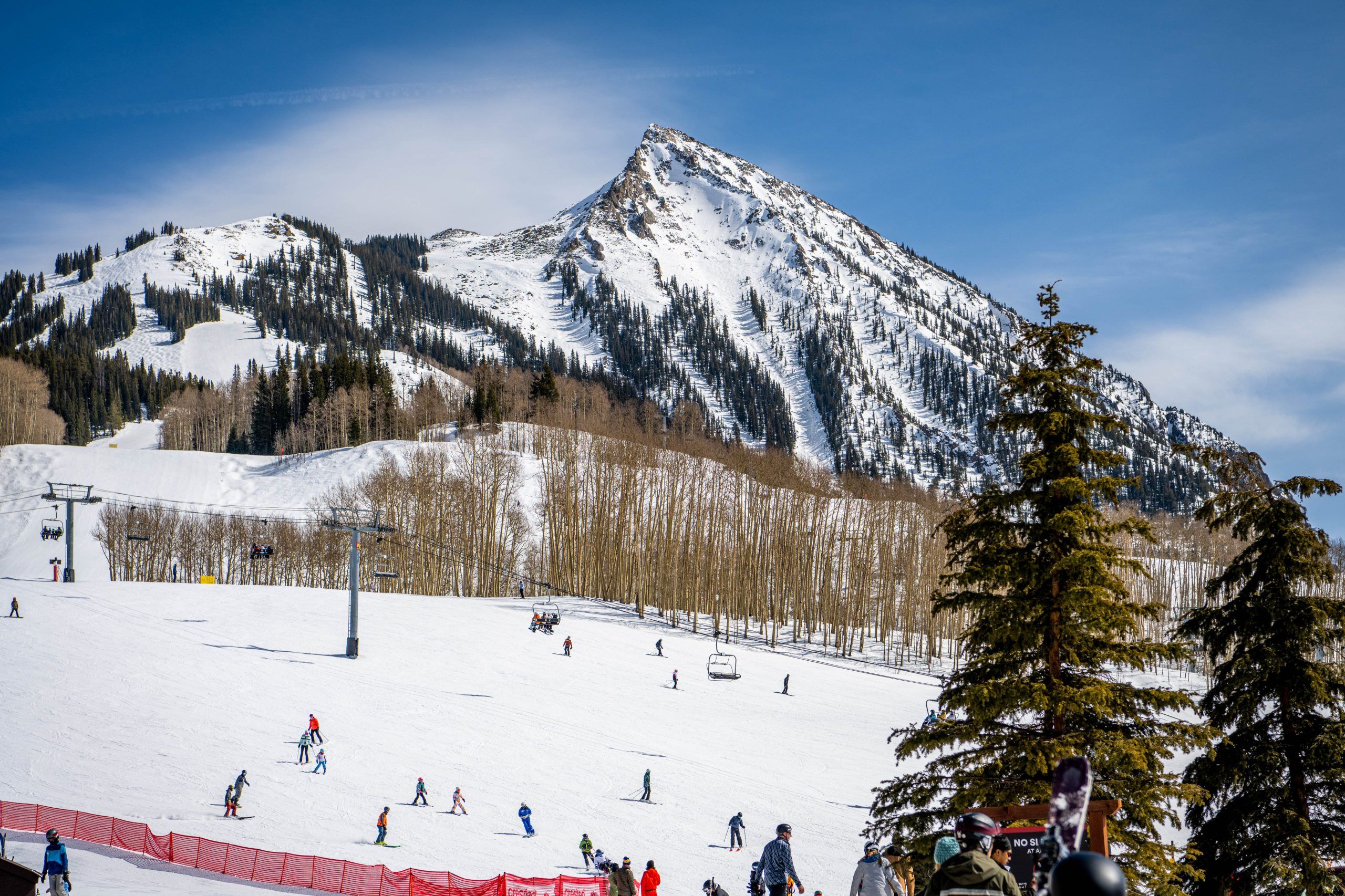 The view of Crested Butte peak, a pointy mountain peak with ski runs coming off it.