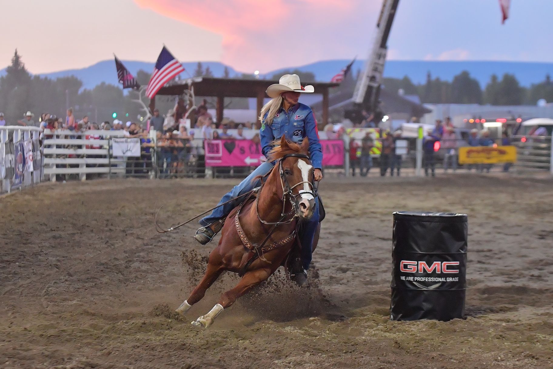 barrel-racing-cattlemens-days-gunnison