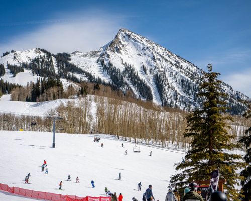 The view of Crested Butte peak, a pointy mountain peak with ski runs coming off it.