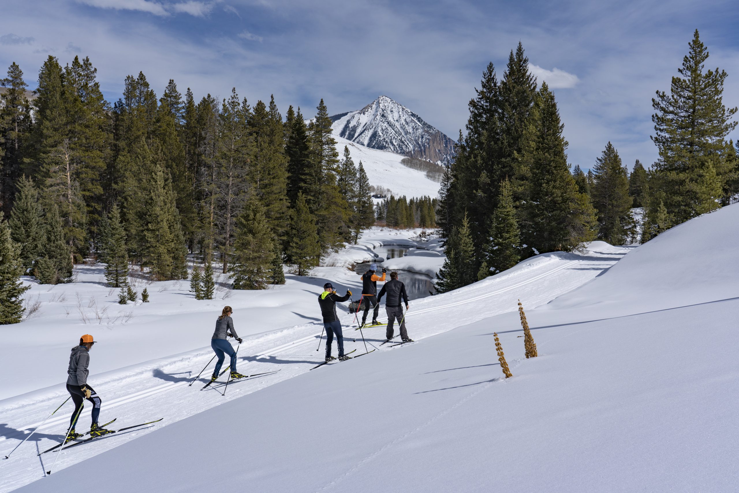 People on skinny Nordic skis in Crested Butte Nordic skiing
