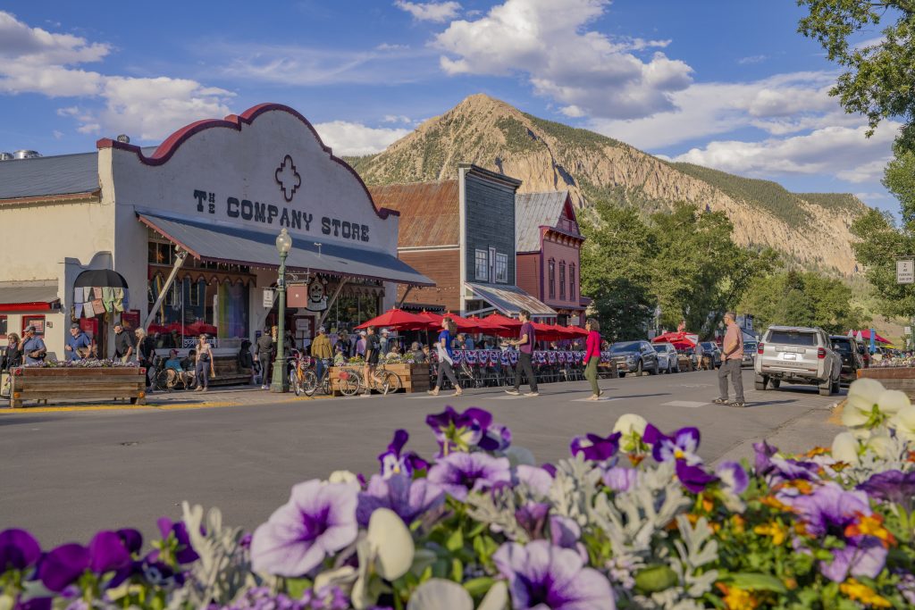 elk-avenue-crested-butte-colorado-downtown