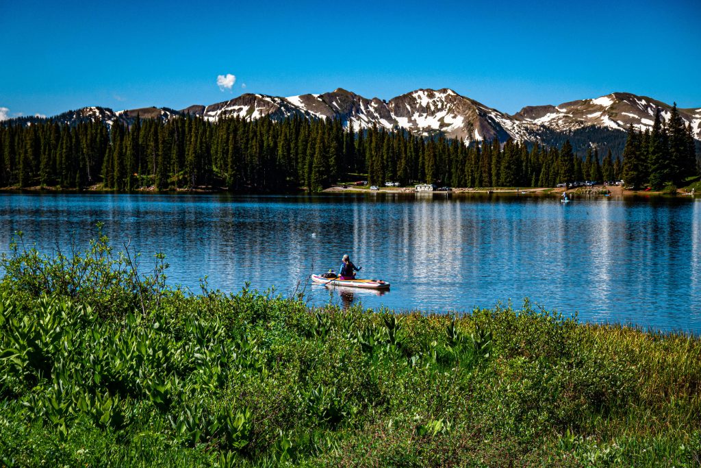 lake irwin paddleboarding