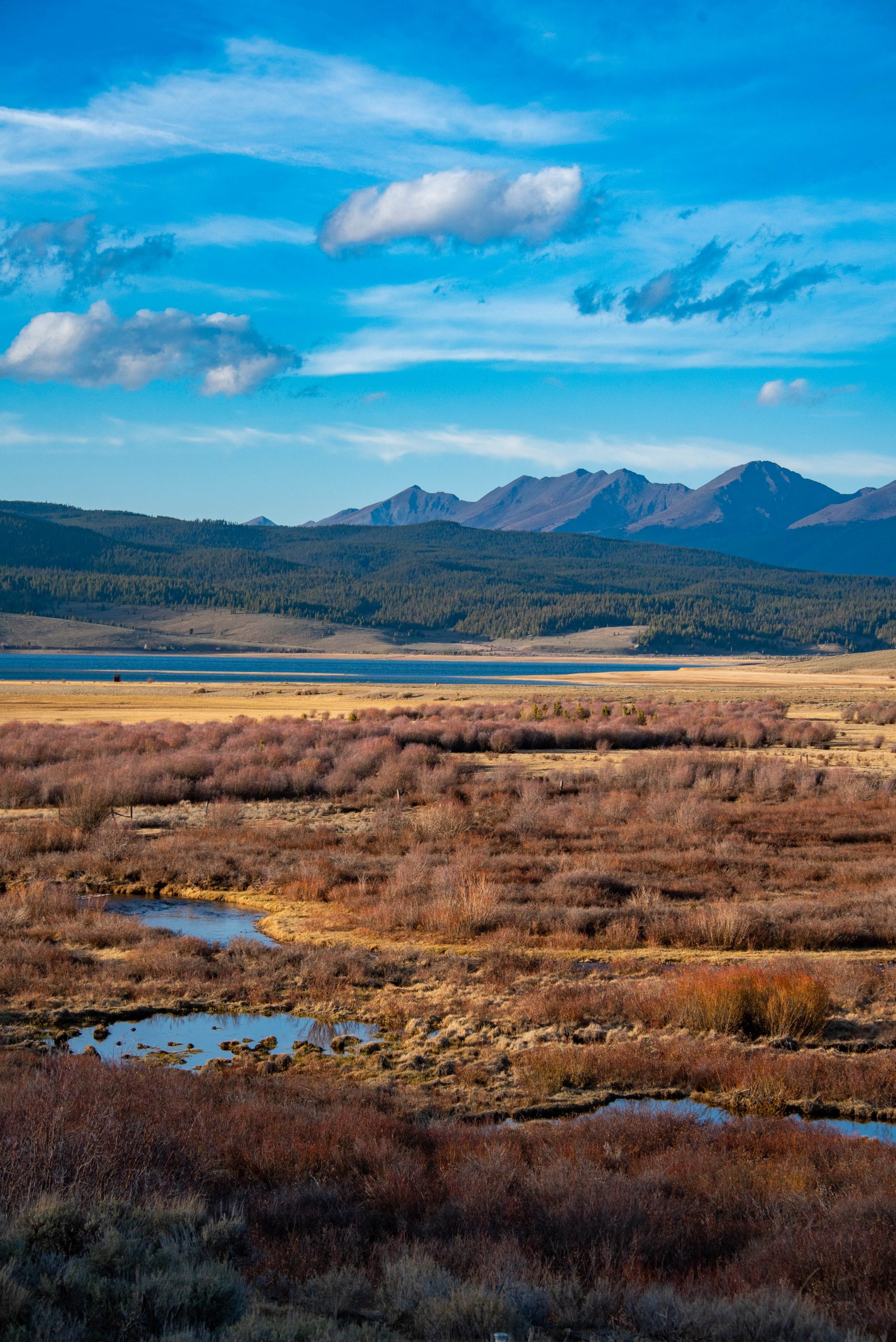 A view with mountain peaks and a lake